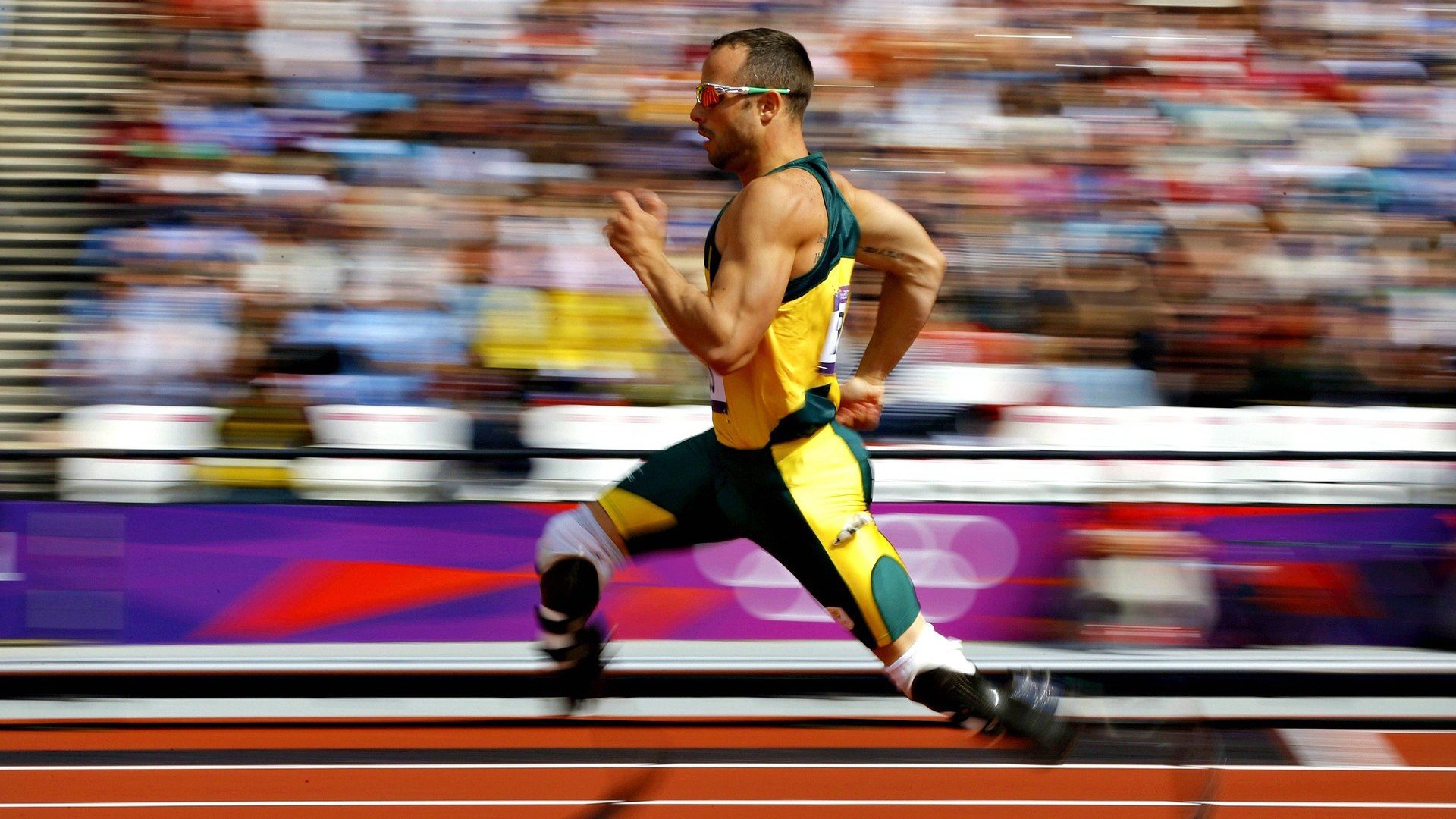 开云在线直播-红牛双队命运交响曲，当主宰者与学徒的赛道裂痕由皮亚斯特里一骑绝尘